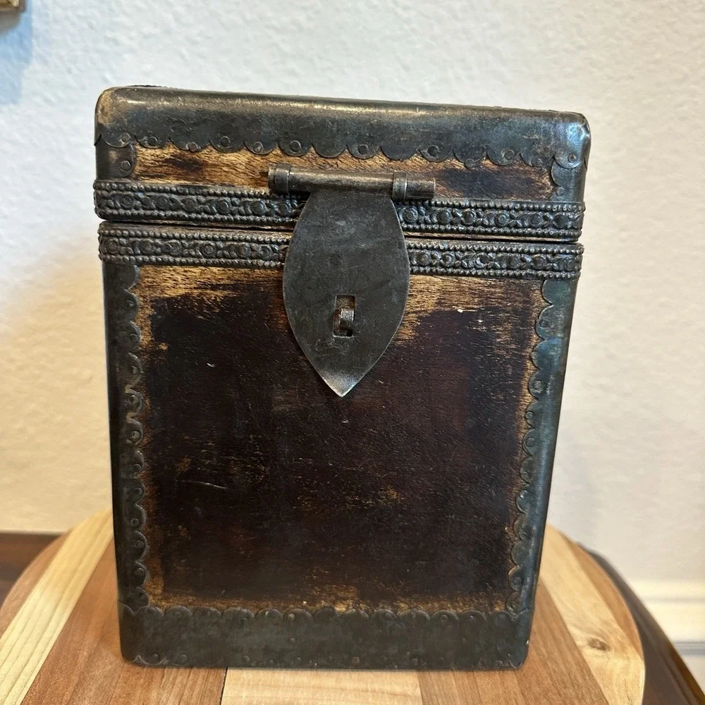 Vintage Wooden Trinket Keepsakes Box 7.75 Inch Patina Metal Trim‎ Accent Ornate